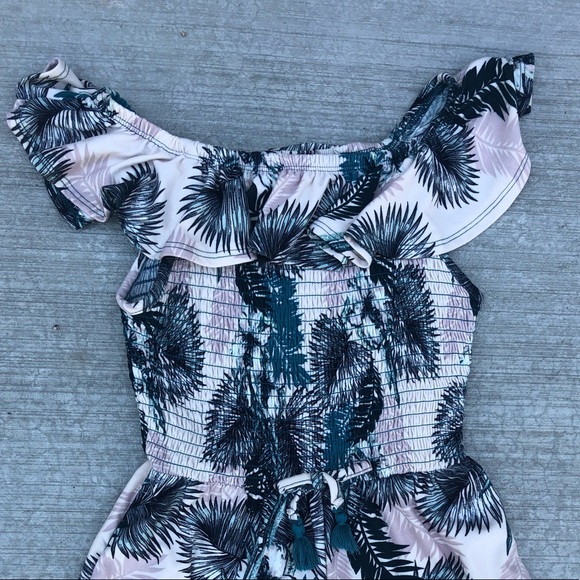 Super cute off the shoulder romper! - Picture 2 of 3